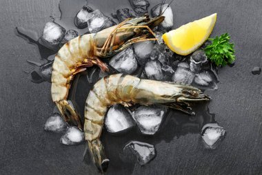 limon ve buz taze karides