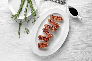 Lezzetli domuz kaburga