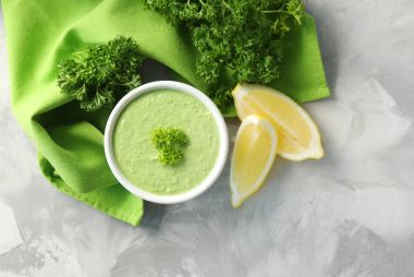 Lezzetli yoğurt sos 