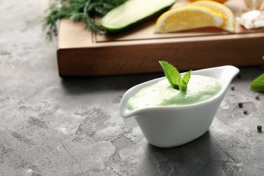 Lezzetli yoğurt sos