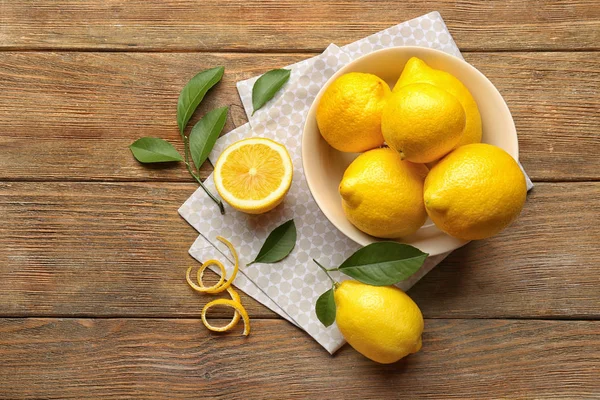 Bowl with delicious lemons — Stock Photo, Image