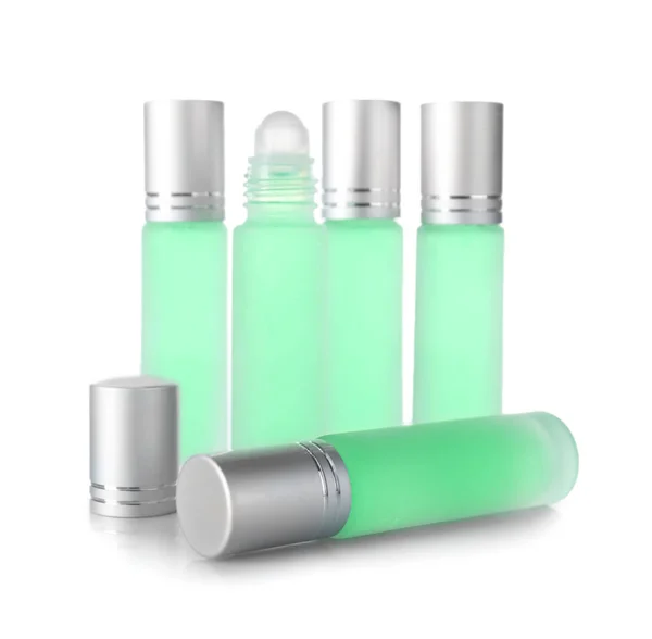 Flaschen modernen Parfüms auf weißem Hintergrund — Stockfoto
