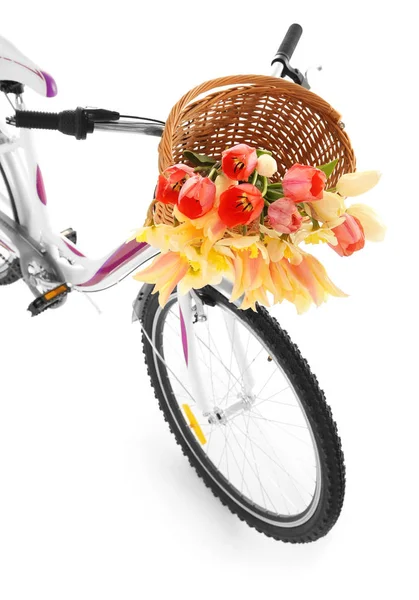Vélo avec panier de fleurs — Photo