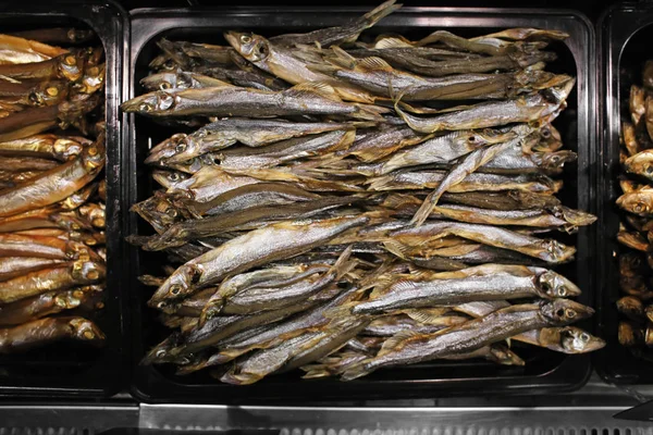 Smoked fish in supermarket — Stock Photo, Image