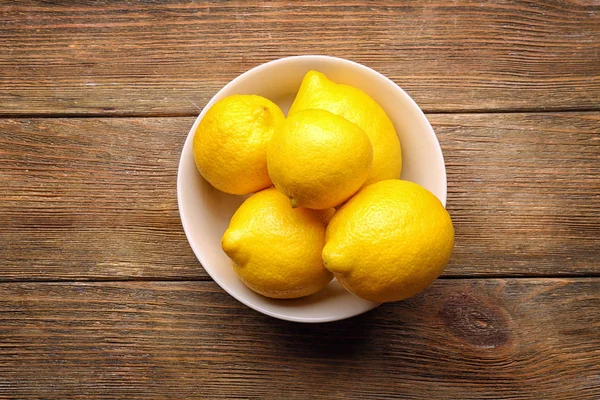 Cuenco con deliciosos limones —  Fotos de Stock