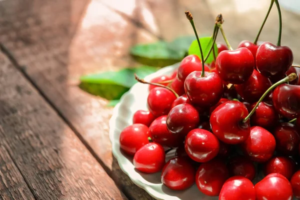 Cerezas frescas maduras — Foto de Stock