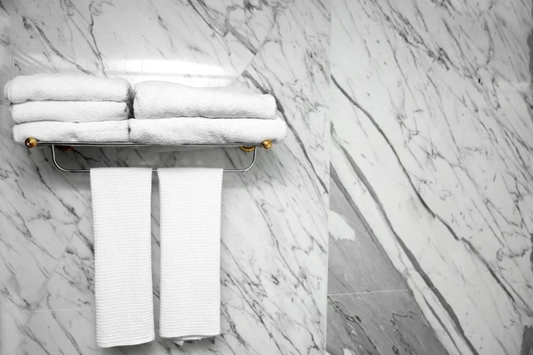 Stack med rena handdukar — Stockfoto