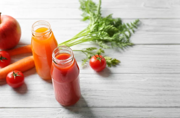 Carrot and tomato juices — Stock Photo, Image