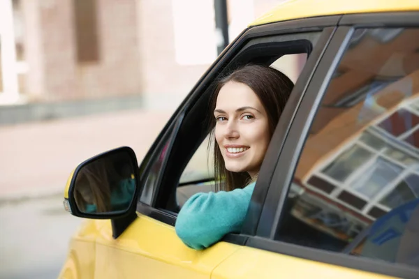 Motorista de táxi feminino — Fotografia de Stock