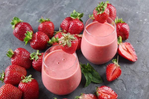 Frullato fatto in casa alla fragola — Foto Stock