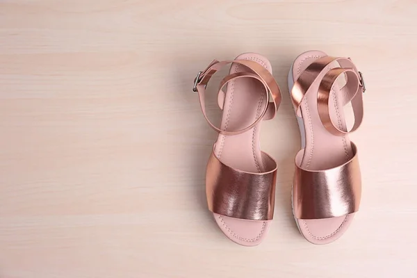 Vrouwelijke stijlvolle schoenen — Stockfoto