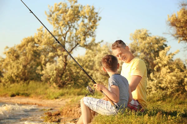 Baba ve oğul Balık tutma 