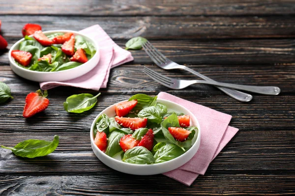 草莓菠菜沙拉 — 图库照片
