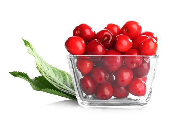 Skål med röda körsbär — Stockfoto