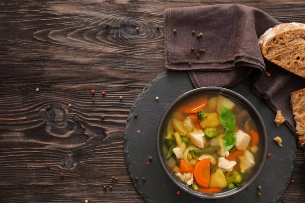 Вкусный суп из индейки — стоковое фото