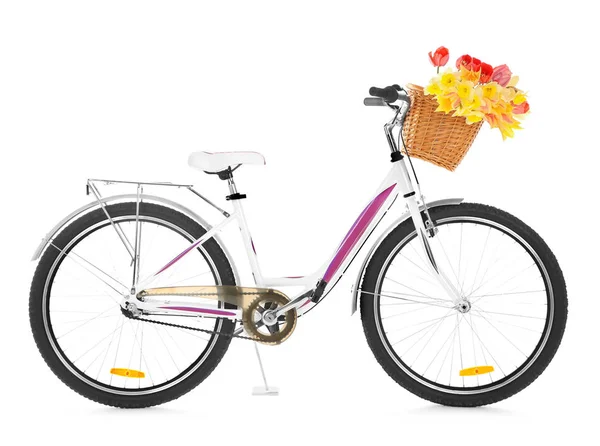 Bicycle with basket of flowers — Stock Photo, Image