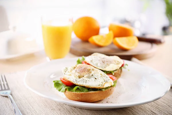 Вкусные сэндвичи с яйцом — стоковое фото