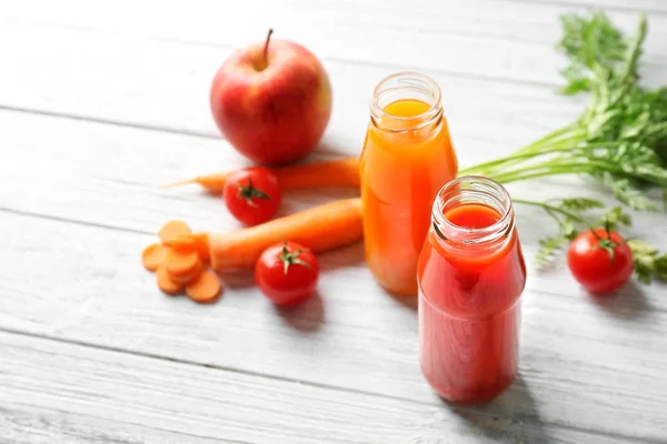 Carrot and tomato juices — Stock Photo, Image