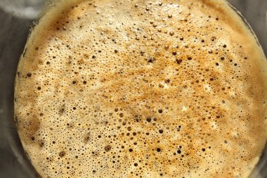 Soğuk kahve köpüğü demlemek