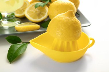 Yarısı limon sıkacağı