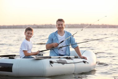 Baba ve oğul Balık tutma 