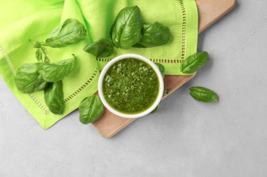 Lezzetli bir sos ile kase 