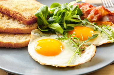 Sahanda yumurta ile lezzetli breakfast