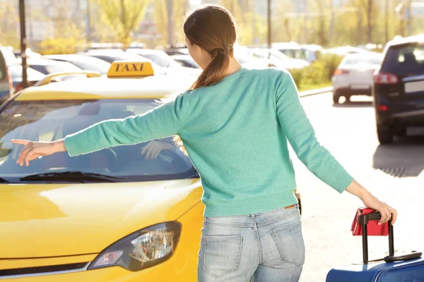 Taksi yakalamak Bagaj kadınla 