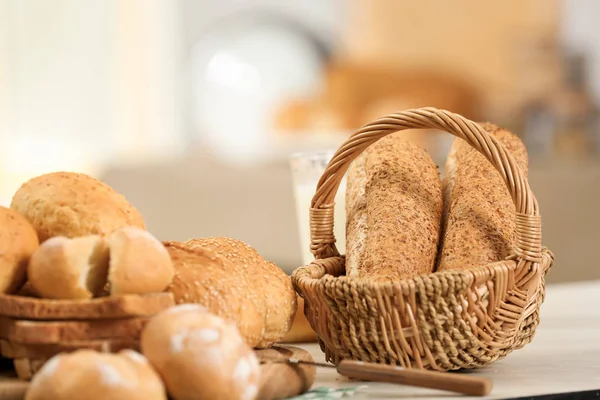 Καλάθι με ψωμί — Φωτογραφία Αρχείου