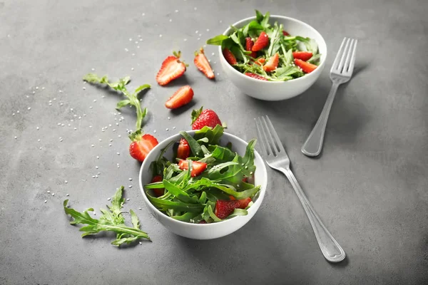 Boluri cu salată de căpșuni arugula — Fotografie, imagine de stoc