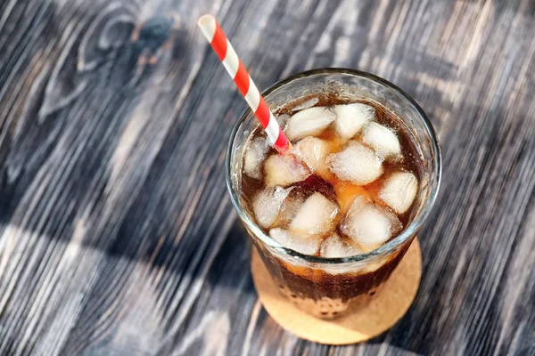 Cam soğuk bira kahve ile 