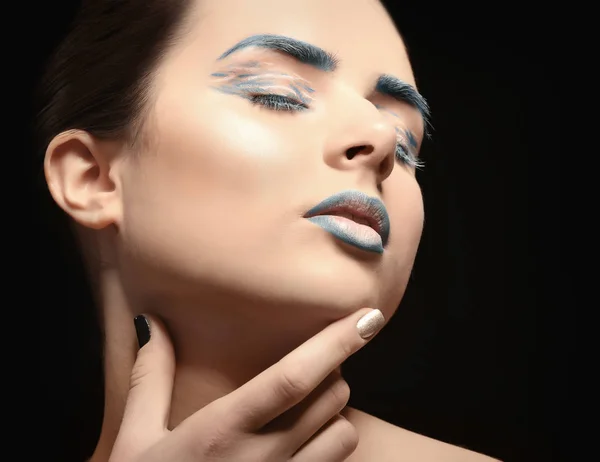 Kvinna med kreativ makeup — Stockfoto