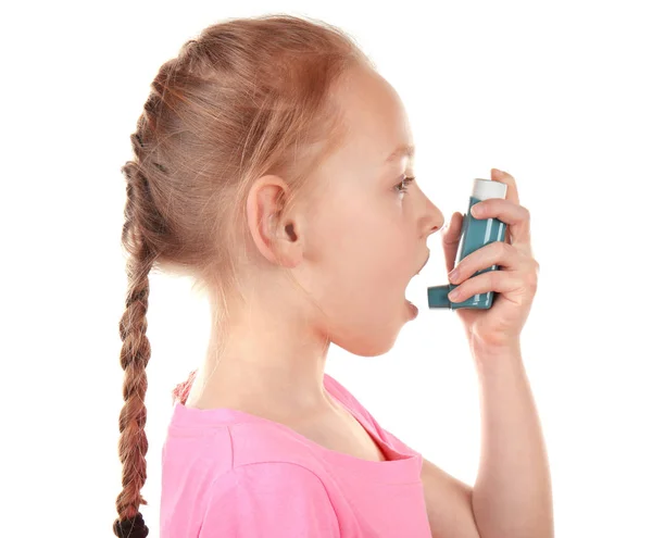 Chica usando inhalador —  Fotos de Stock