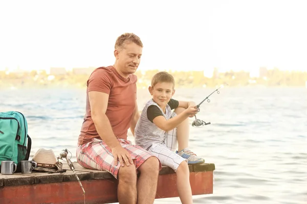 Táta a syn rybaření — Stock fotografie