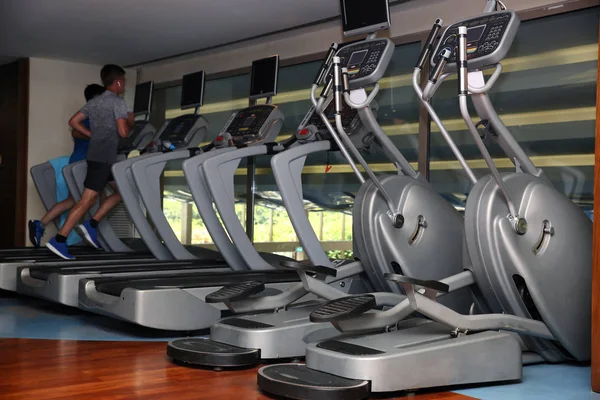 Gym with fitness machines — Stock Photo, Image