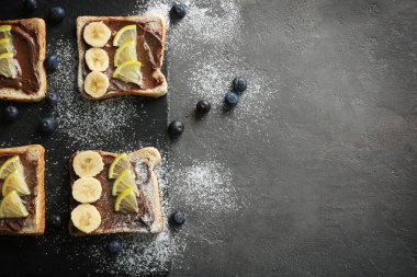 Muz ile lezzetli tost 