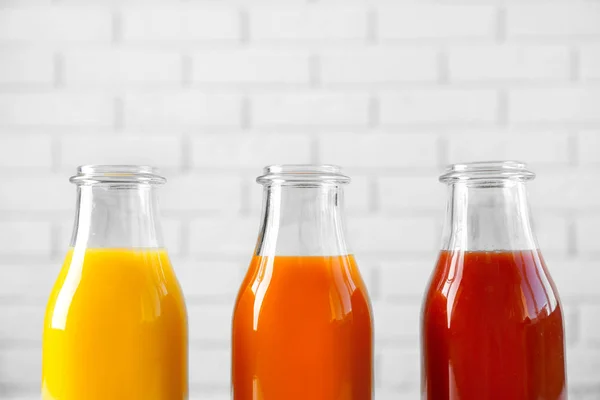 Deilig juice i flasker – stockfoto