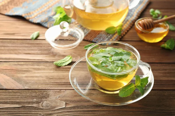 Xícara de chá aromático quente — Fotografia de Stock