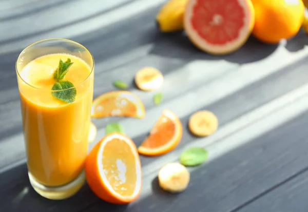 Leckerer Frucht-Smoothie — Stockfoto