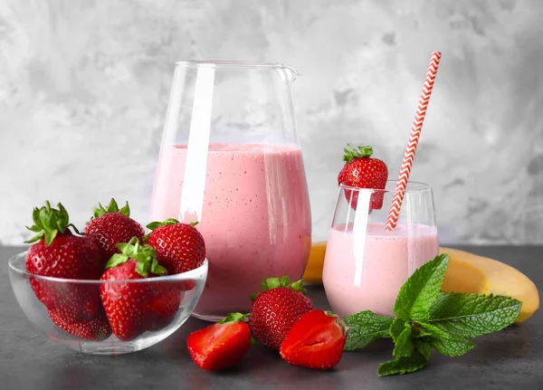 Batido de fresa y plátano — Foto de Stock