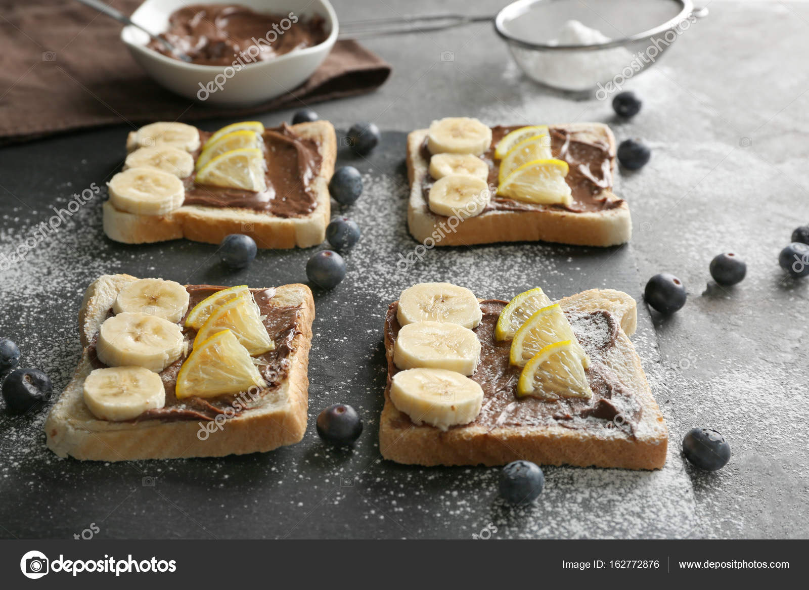 MUZLU ÇİKOLATALI TOST TARİFİ MUZLU ÇİKOLATALI TOST TARİFİ