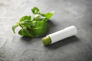 Melisa tablo ile hijyenik ruj