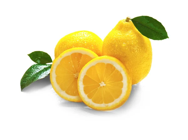 Lahodné citrusové plody na bílém pozadí — Stock fotografie