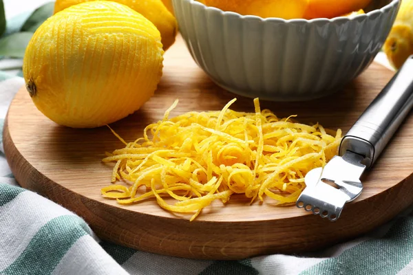 Composition with lemons, zest — Stock Photo, Image