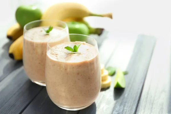 Smaczne owoce smoothie — Zdjęcie stockowe