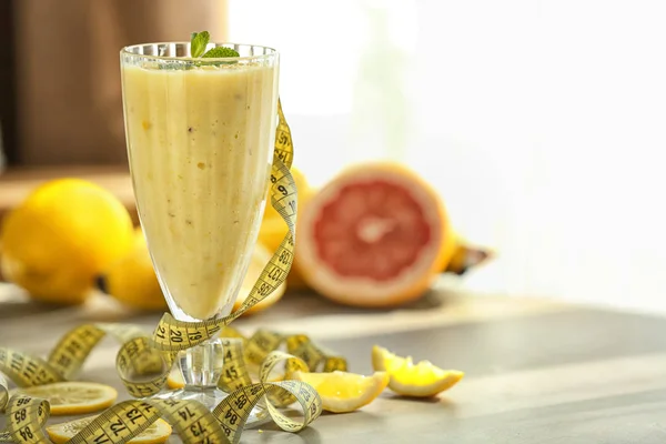 Taze lezzetli smoothie — Stok fotoğraf