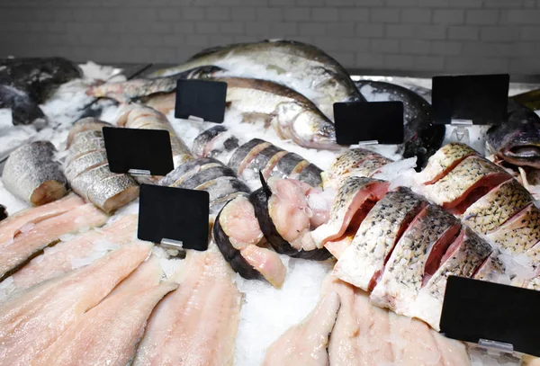 Fresh fish in supermarket — Stock Photo, Image