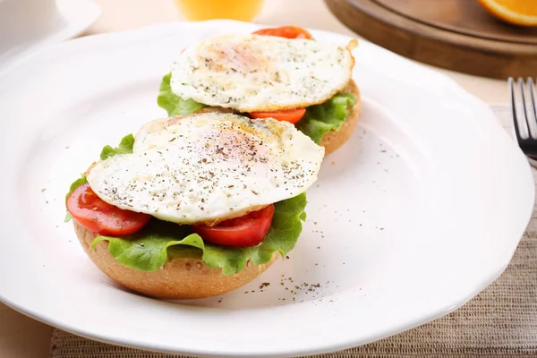 Plate with delicious egg sandwiches on table — Stock Photo, Image