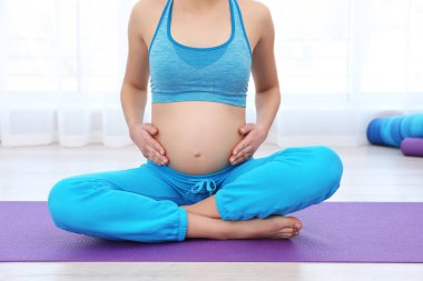 Genç hamile kadın eğitim 