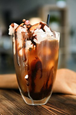 Tatlı soğuk bira kahve ile